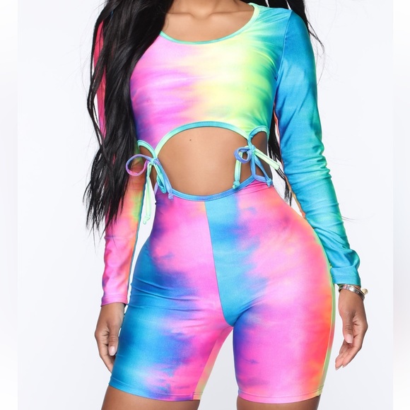 One piece with cut out detailing at the stomach area - Picture 3 of 3